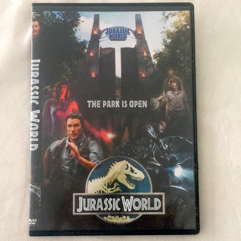 🍿 4/$20 Jurassik World THE PARK IS OPEN DVD